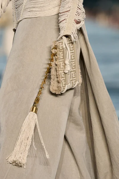 Look 98